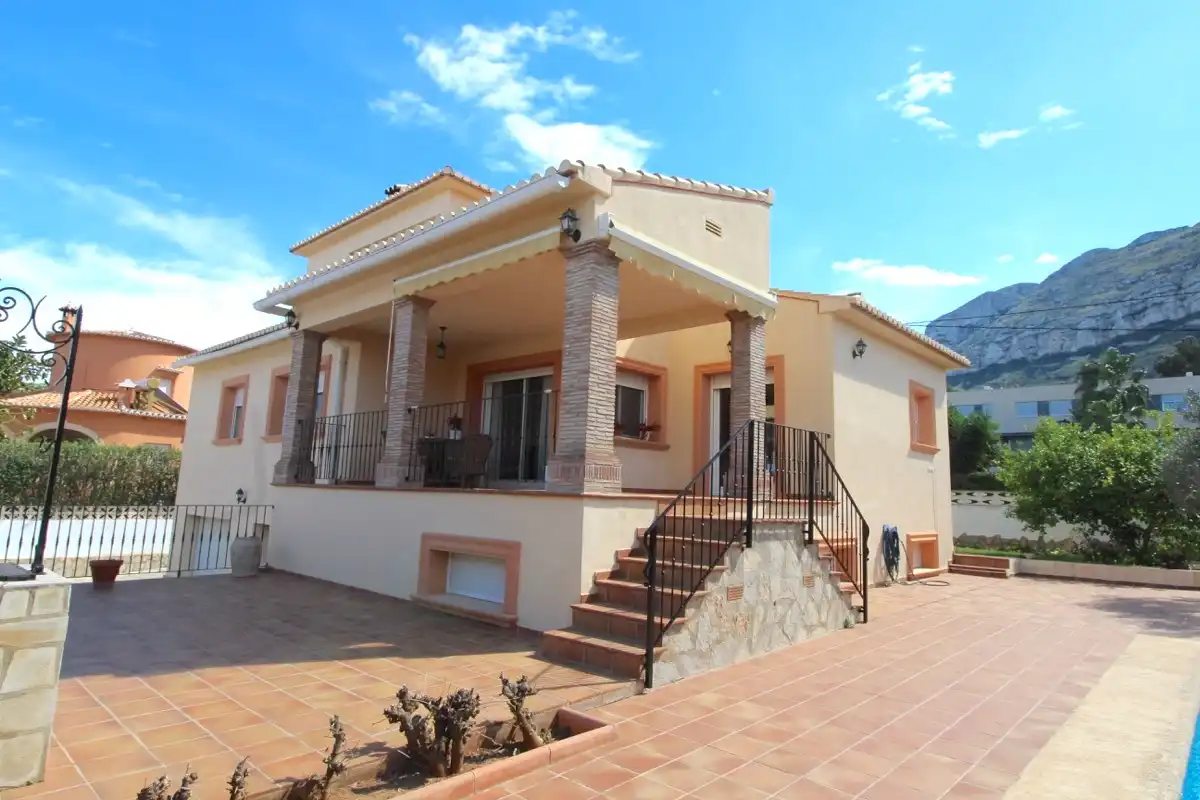 Chalet con piscina en venta en El Montgó, imagen 3