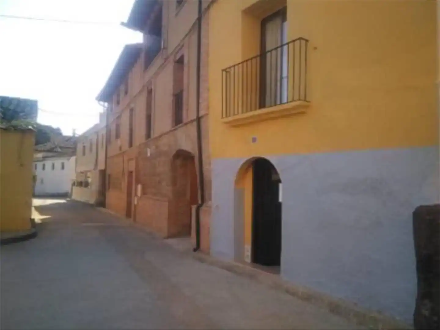 Vista exterior de Casa adosada en venda en Azara amb Moblat i Balcó
