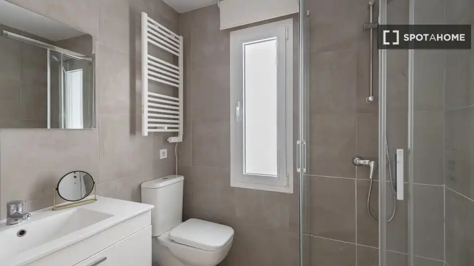 Baño de Piso de alquiler en Getafe con Aire acondicionado, Calefacción y Amueblado