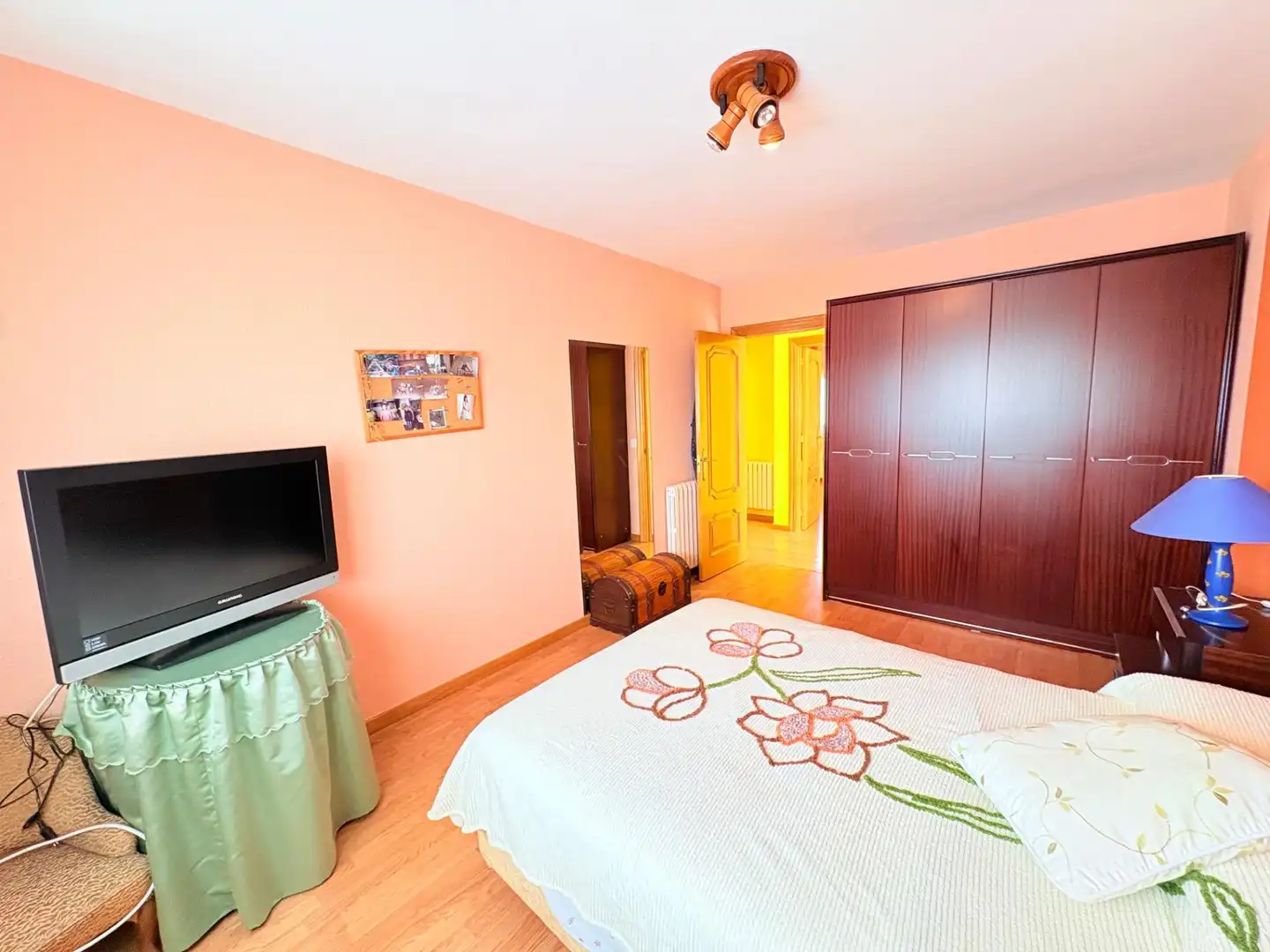 Habitación de Casa o chalet en venta en Ponferrada con Calefacción, Jardín privado y Terraza