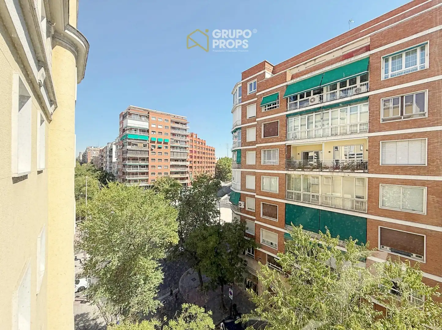 Exterior view of Flat for rent in Madrid  with Heating, Parquet flooring and Furnished