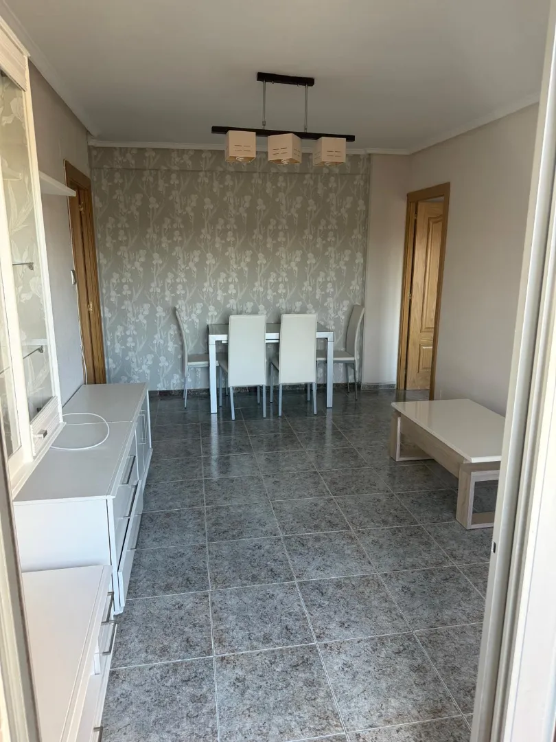 Menjador de Pis de lloguer en  Zaragoza Capital amb Calefacció, Moblat i Forn