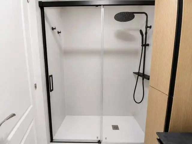 Baño de Piso en venta en Manilva con Aire acondicionado, Calefacción y Jardín privado