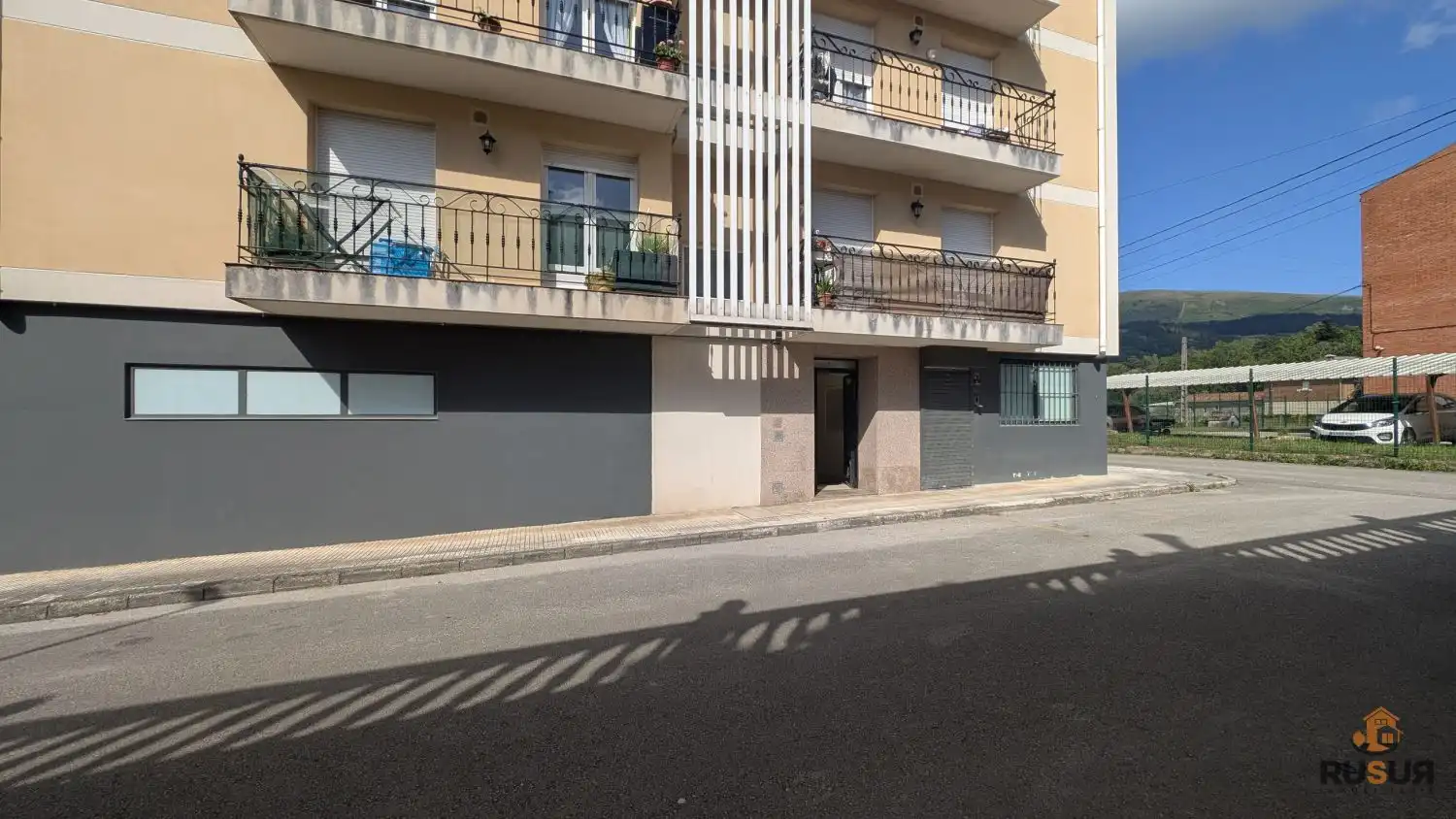 Vista exterior de Local de alquiler en Corvera de Toranzo con Aire acondicionado