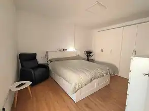 Schlafzimmer von Einfamilien-Reihenhaus zum Verkauf in Palamós mit Parkett, Terrasse und Balkon