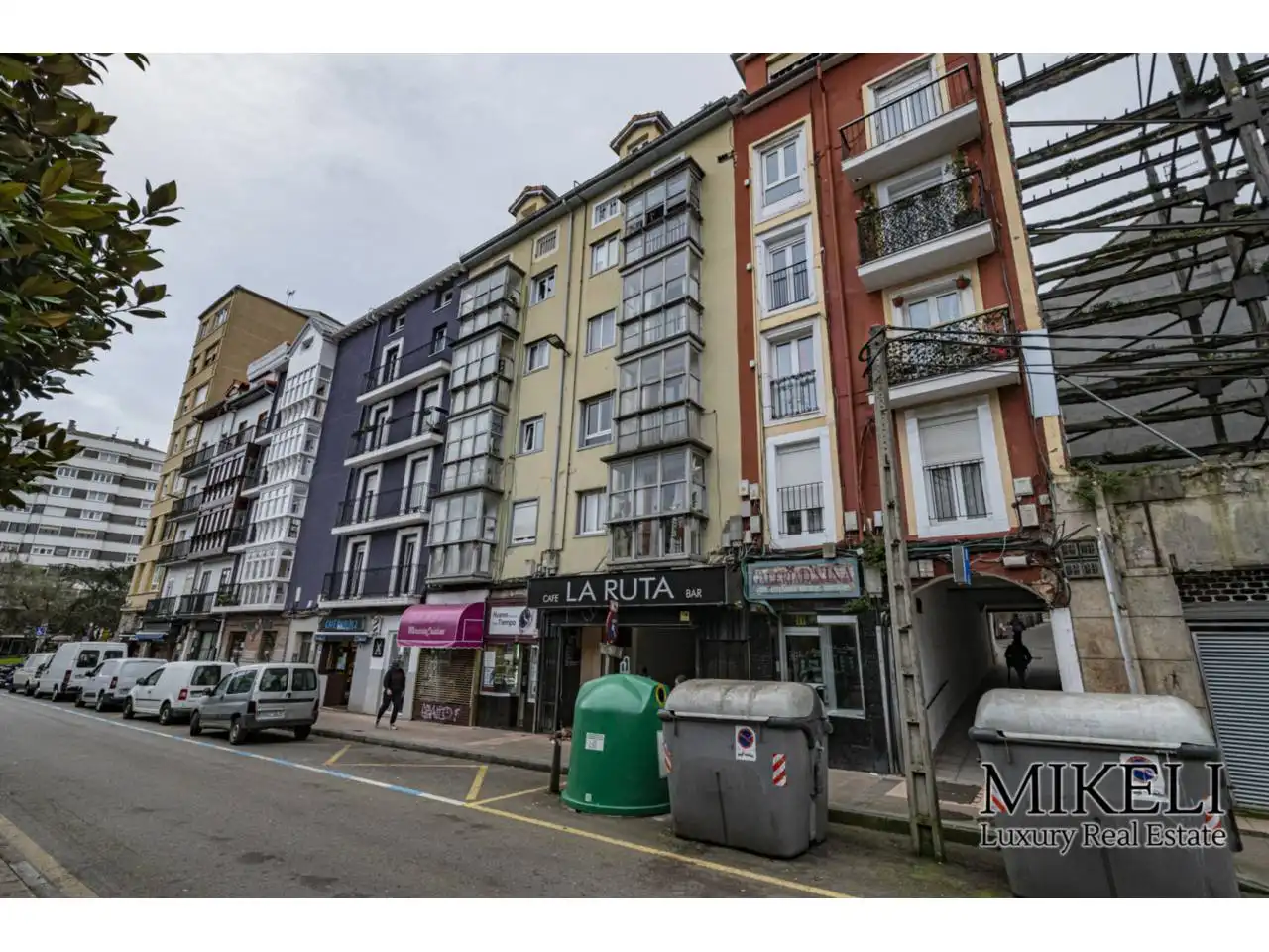 Vista exterior de Edificio en venta en Santander