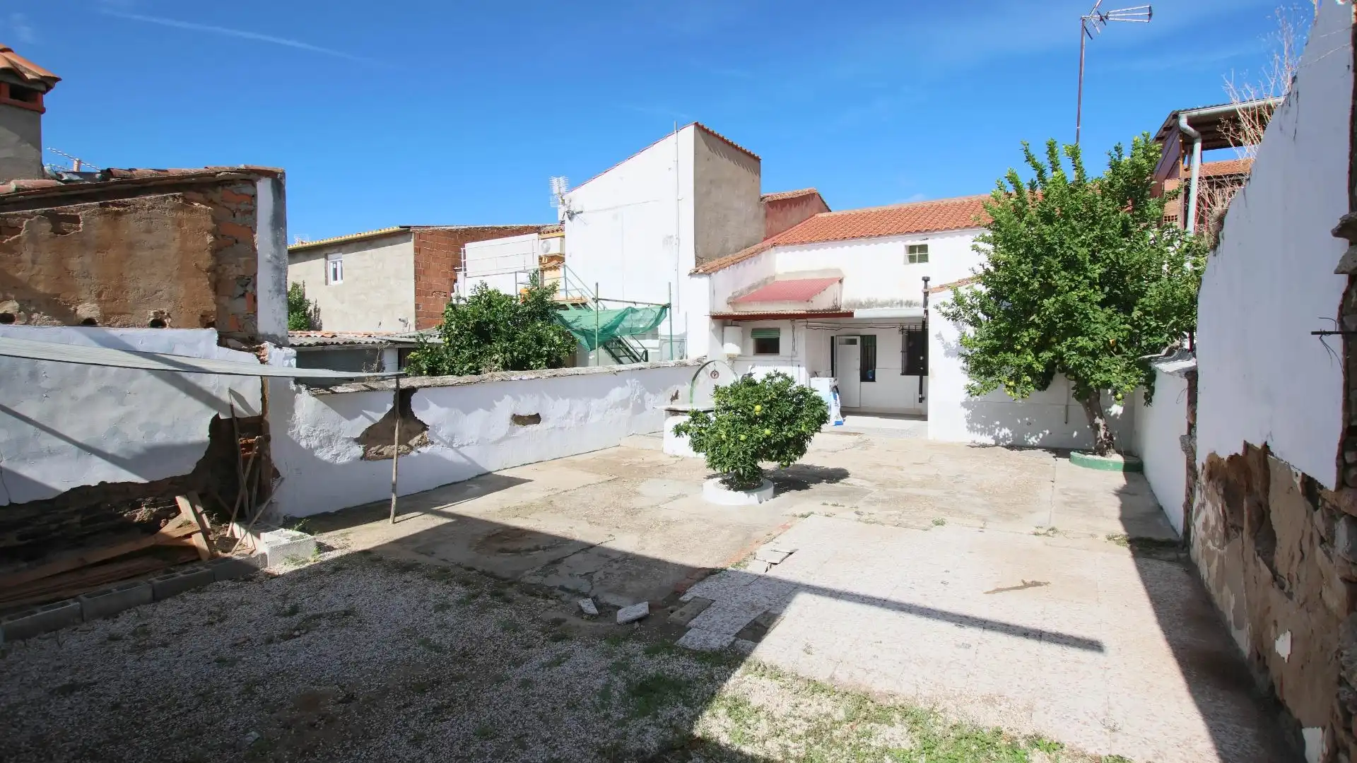 Vista exterior de Casa o xalet en venda en La Roca de la Sierra  amb Aire condicionat