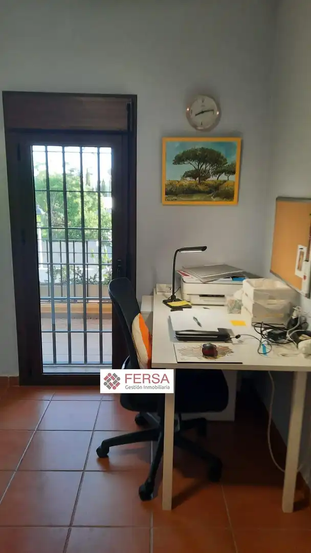 Vista exterior de Casa adosada en venda en El Puerto de Santa María amb Aire condicionat, Calefacció i Jardí privat