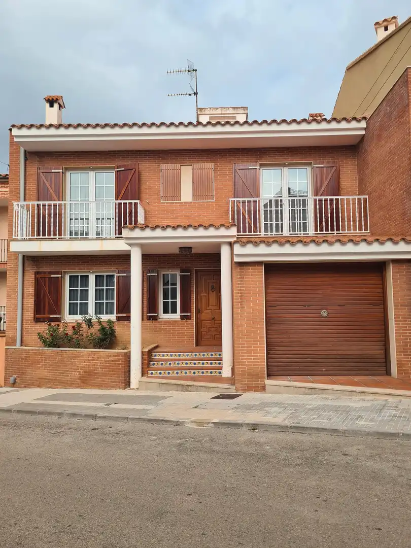 Vista exterior de Casa o xalet en venda en Rossell amb Calefacció, Jardí privat i Parquet