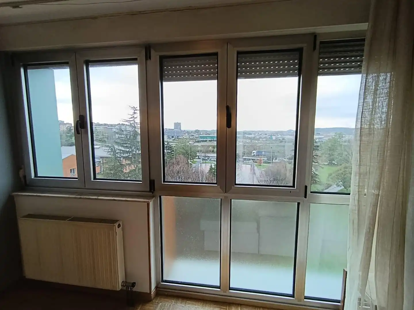 Dormitori de Pis en venda en Gijón  amb Calefacció, Parquet i Traster