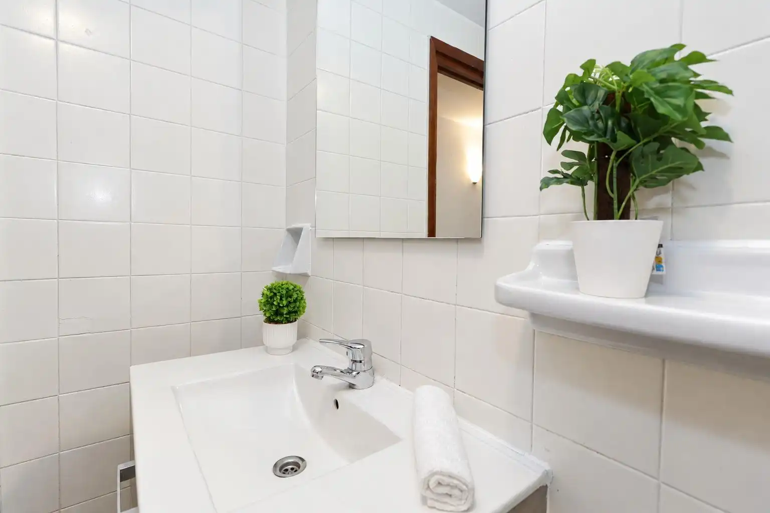 Bathroom of Flat for sale in Granada  with Heating, Furnished and Balcony