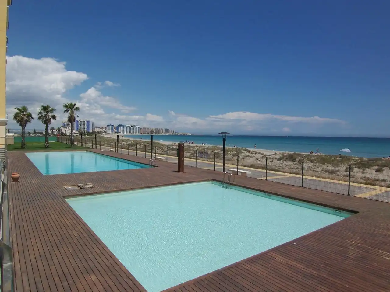 Piscina de Apartamento en venta en La Manga del Mar Menor con Aire acondicionado, Calefacción y Jardín privado