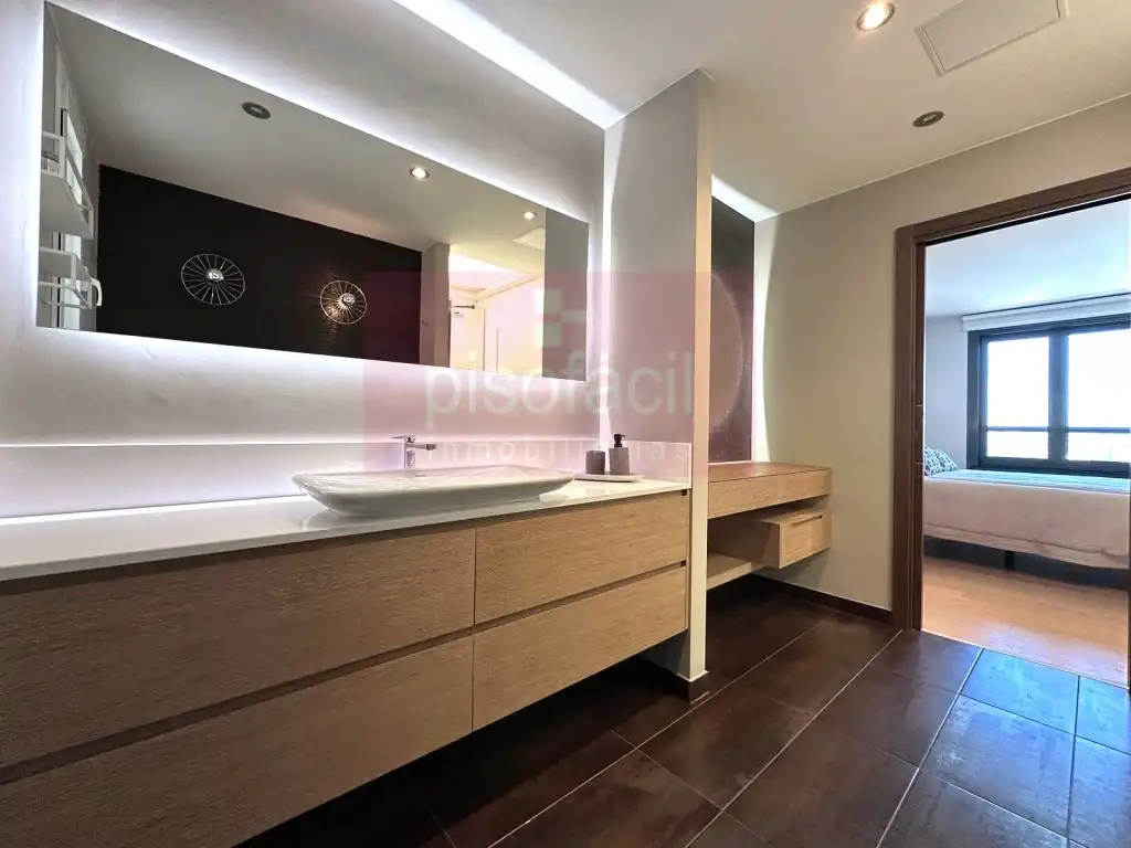 Bathroom of Flat for rent in Lugo