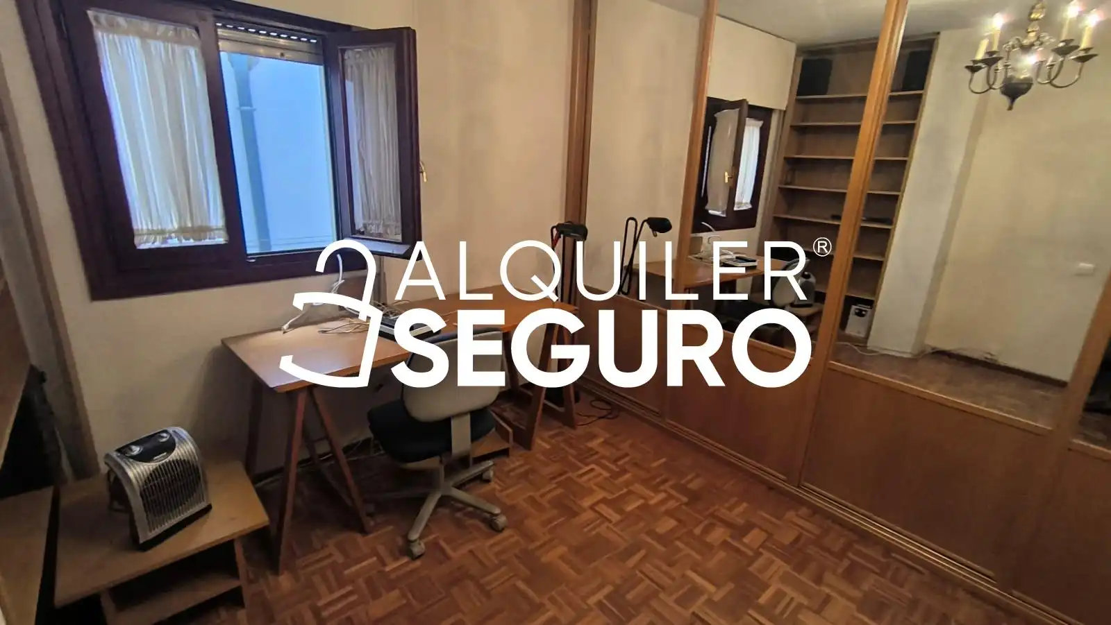Bedroom of Flat for rent in Sevilla  with Air Conditioner and Furnished