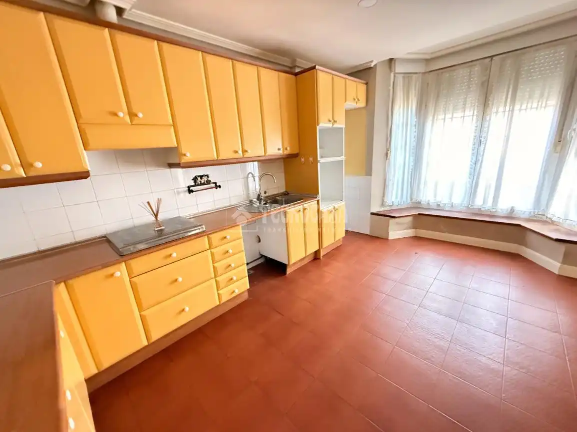 Cuina de Casa o xalet en venda en Talavera de la Reina amb Aire condicionat, Calefacció i Parquet