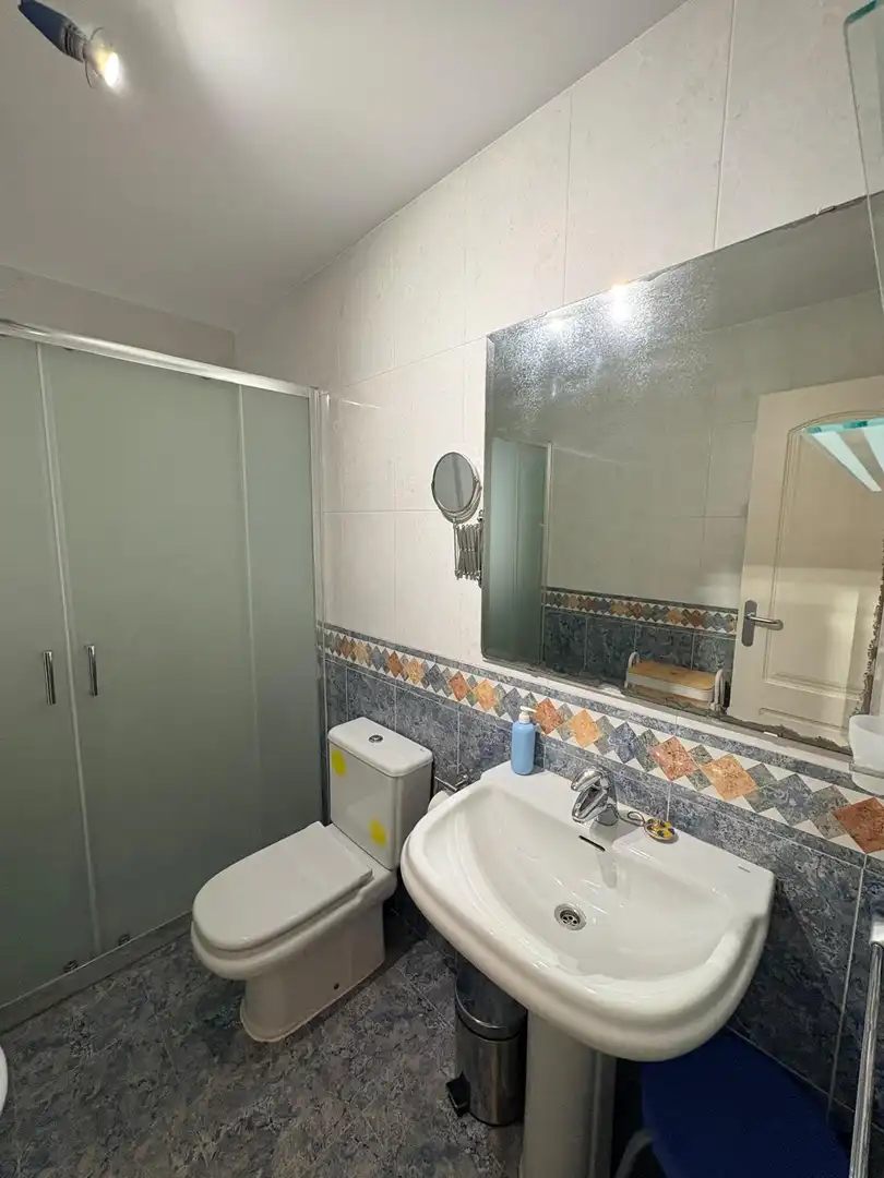 Baño de Piso de alquiler en Motril con Jardín privado, Terraza y Amueblado