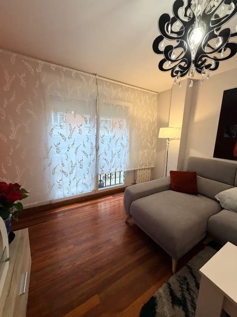 Habitación de Dúplex en venta en Torrelavega  con Calefacción, Parquet y Trastero