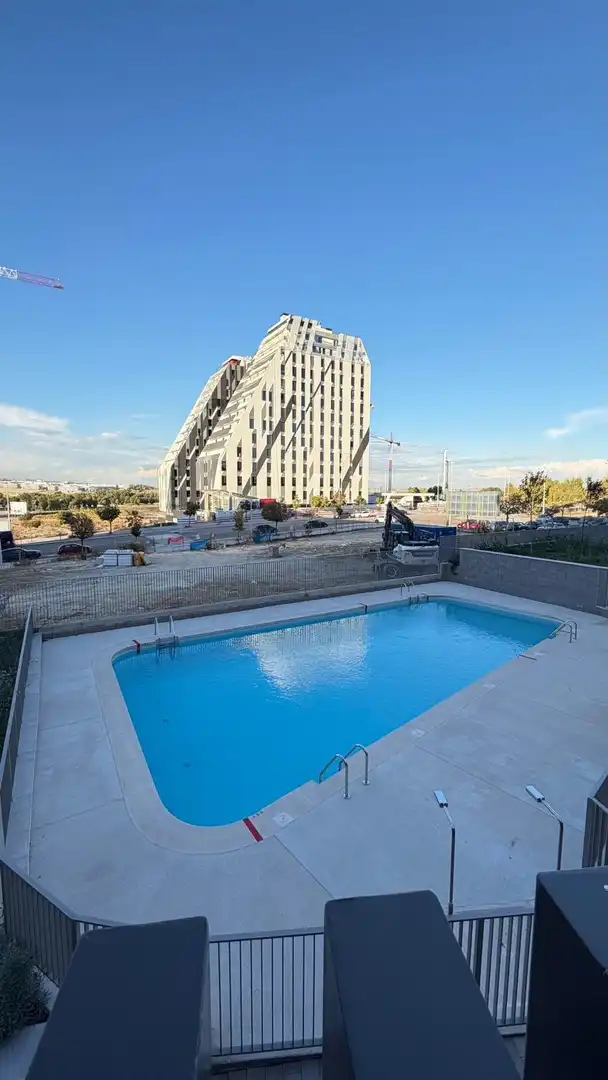Piscina de Apartament de lloguer en Hortaleza