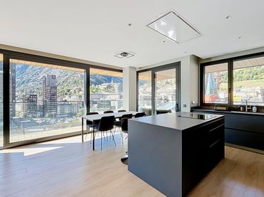 Appartement compact avec ascenseur à louer à Av. de Les Nacions Unides
