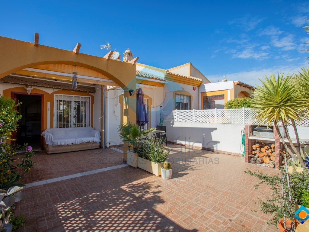 Vista exterior de Casa o xalet en venda en Mazarrón amb Jardí privat, Terrassa i Moblat