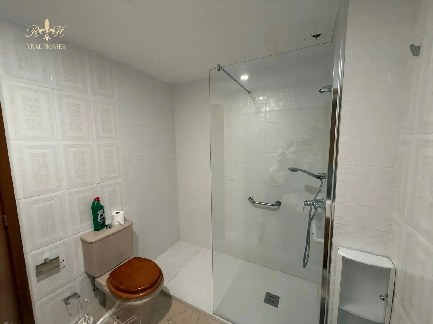 Badezimmer von Wohnung zur Miete in L'Alfàs del Pi mit Klimaanlage, Terrasse und Schwimmbad