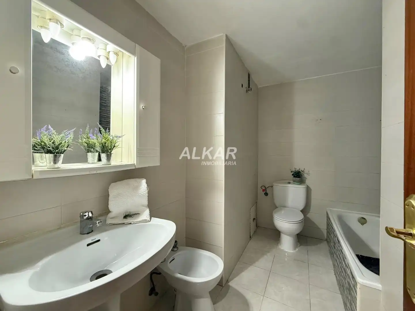 Baño de Piso en venta en Tudela con Calefacción y Balcón