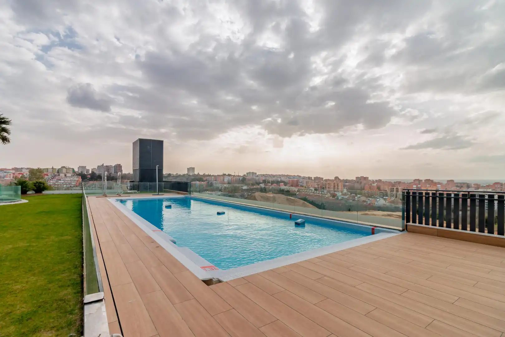 Piscina de Apartamento en venta en Madrid con Calefacción, Jardín privado y Piscina comunitaria