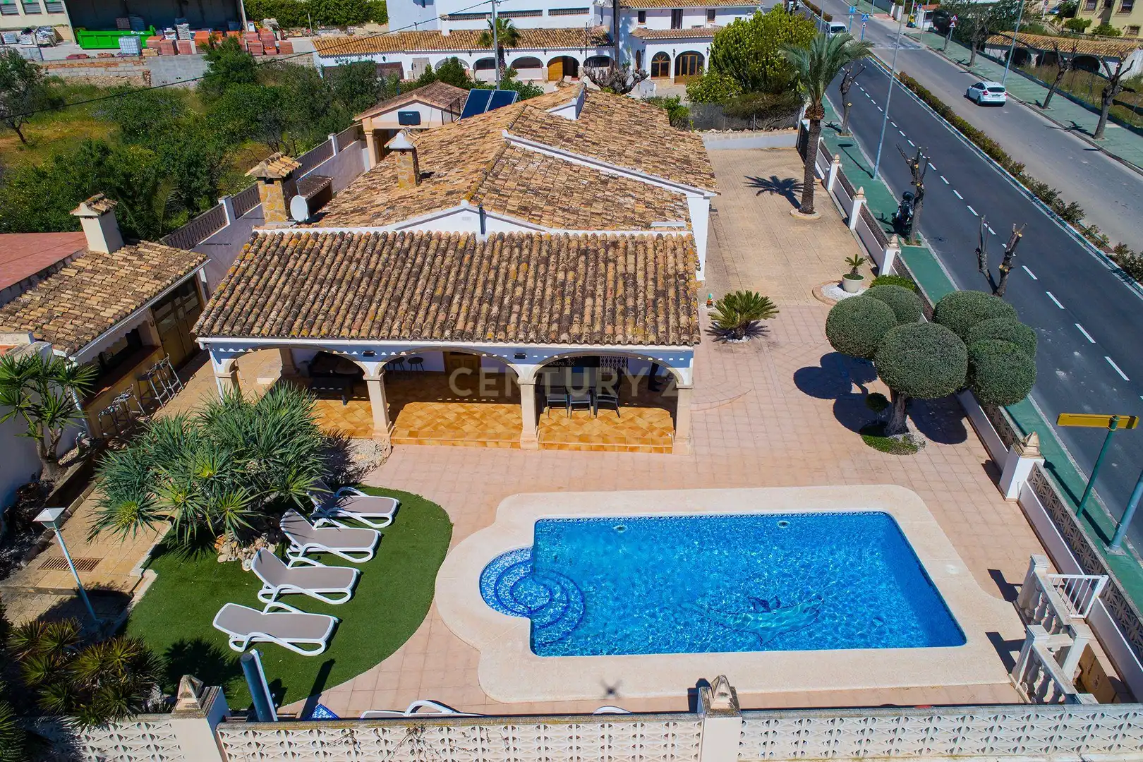 Vista exterior de Casa o xalet en venda en Calpe / Calp amb Aire condicionat, Jardí privat i Traster