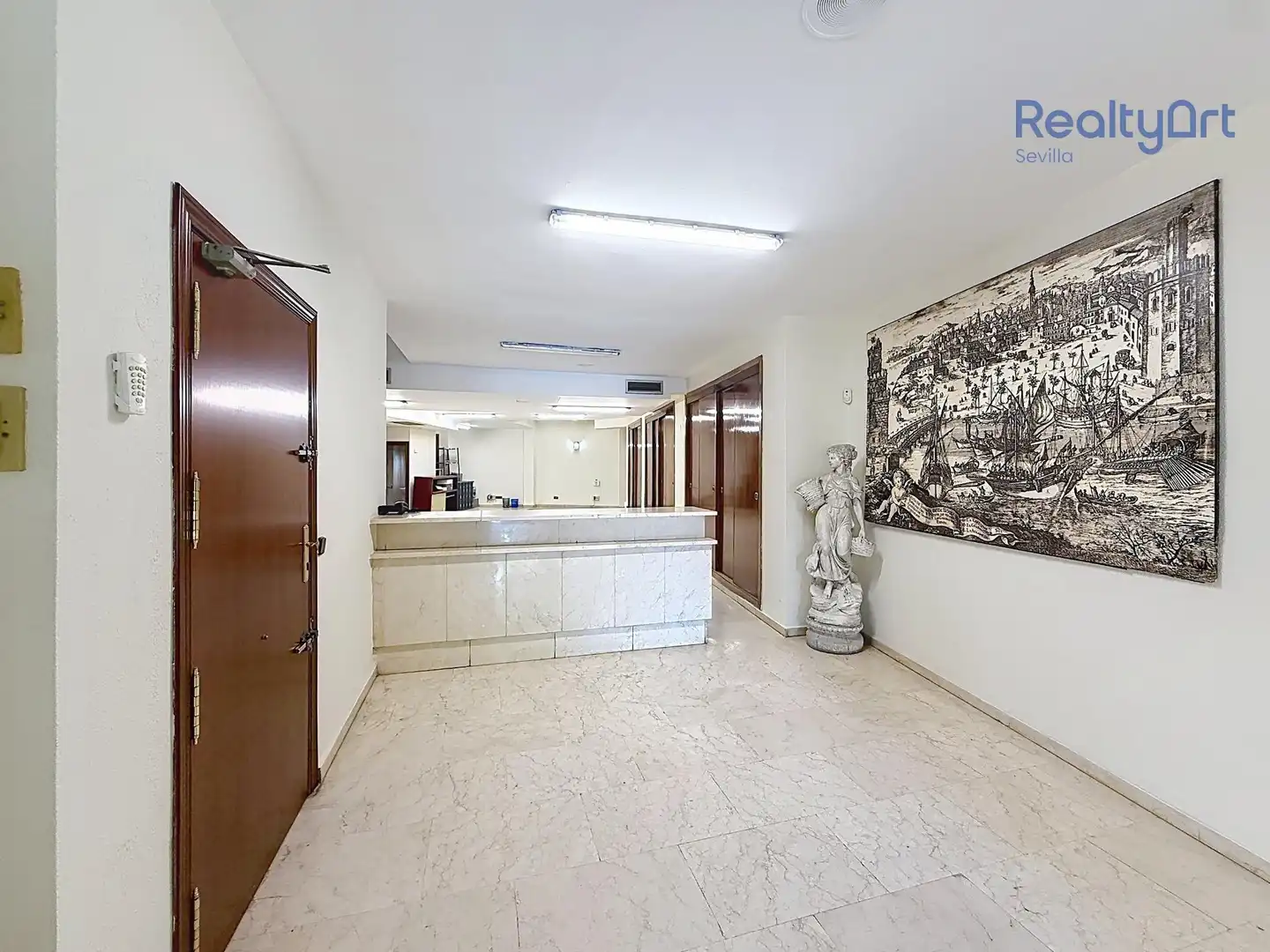 Office space with lift for sale in Triana