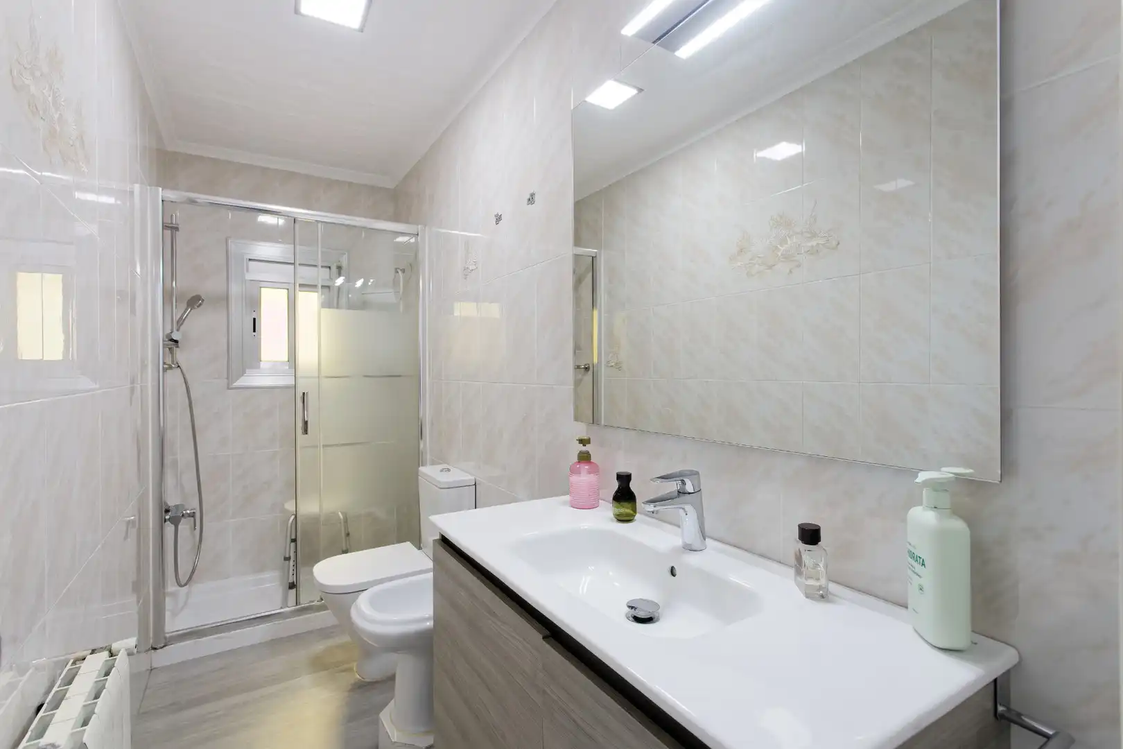 Baño de Piso en venta en Terrassa con Parquet, Terraza y Horno