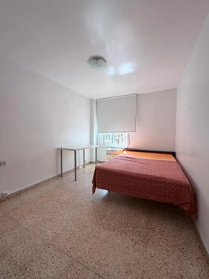 Habitación de Piso en venta en L'Hospitalet de Llobregat con Calefacción y Balcón