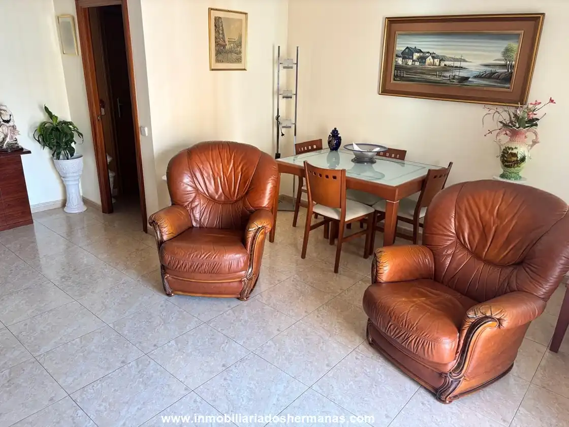 Sala d'estar de Pis en venda en L'Hospitalet de Llobregat amb Moblat i Balcó