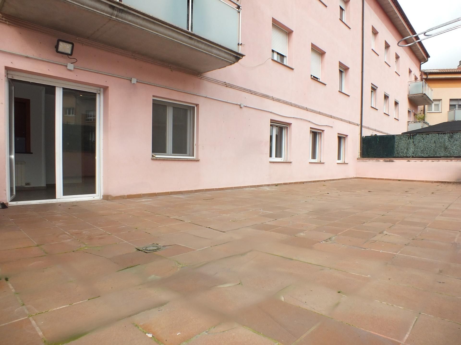 Außenansicht von Erdgeschoss zum Verkauf in Santa Eugènia de Berga mit Terrasse