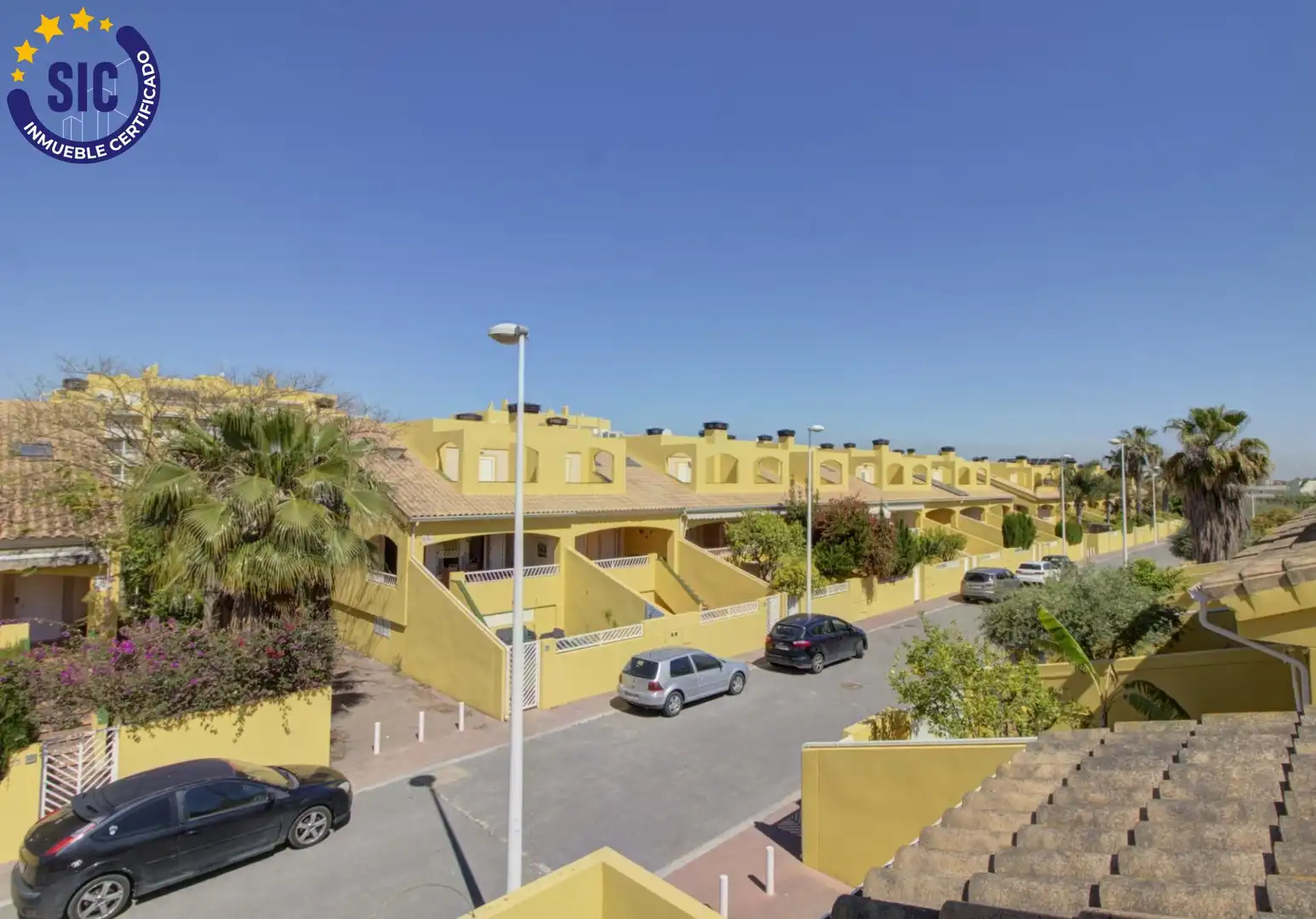 Vista exterior de Casa adosada en venda en Sagunto / Sagunt amb Aire condicionat, Calefacció i Jardí privat