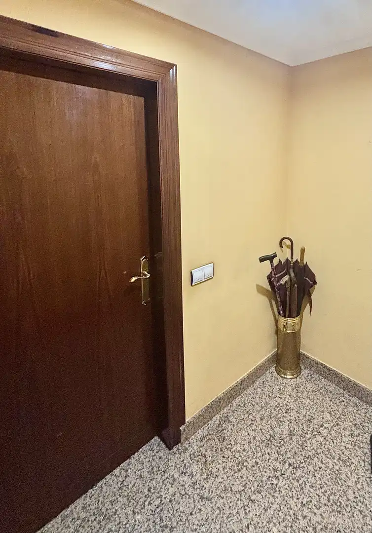 Piso en venta en Oviedo  con Calefacción, Jardín privado y Parquet