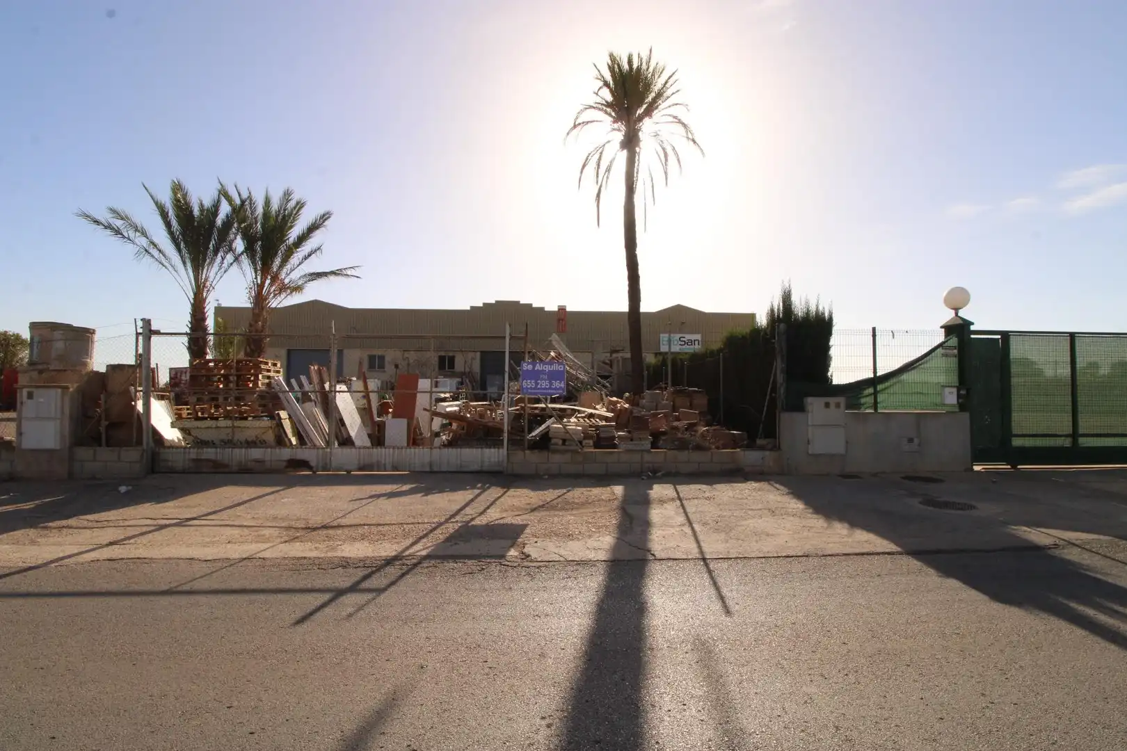 Außenansicht von Fabrikhallen zur Miete in Cartagena