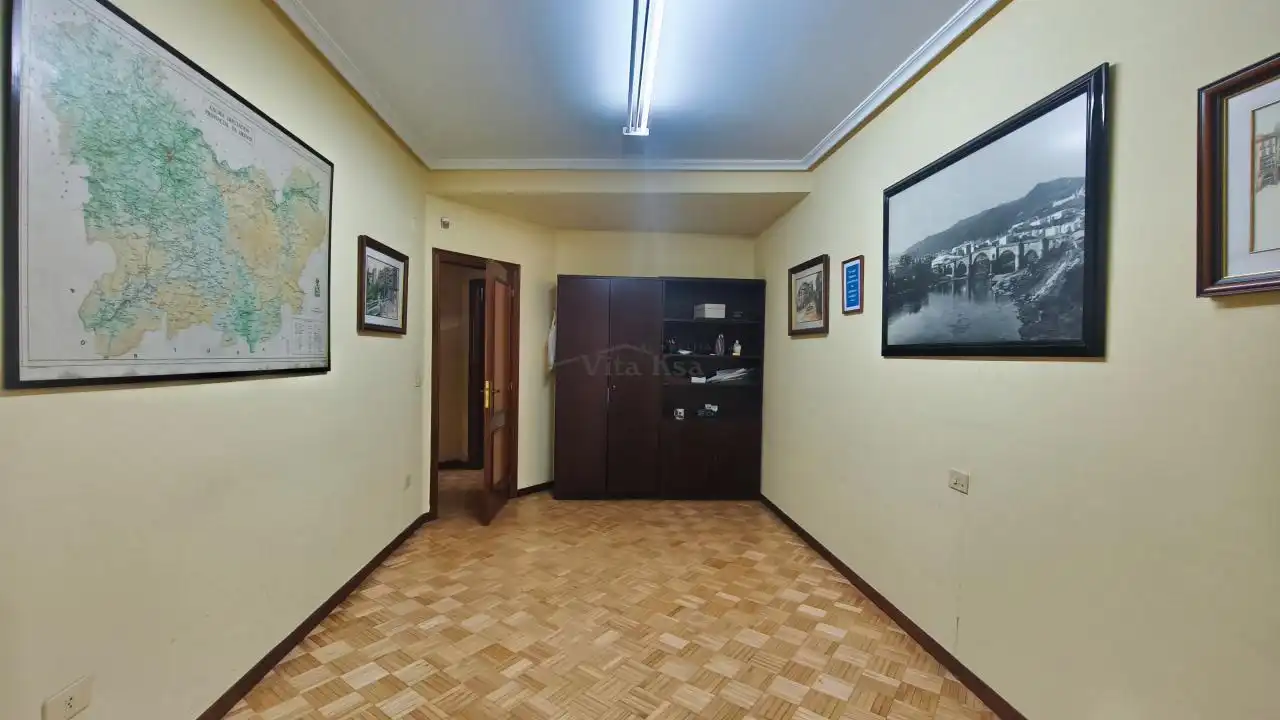 Piso en venta en Ourense Capital  con Calefacción, Parquet y Trastero