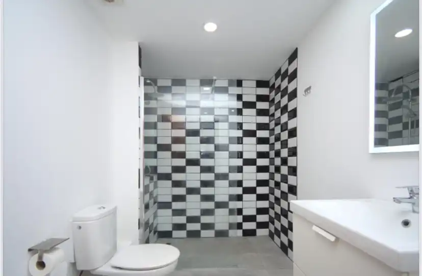 Badezimmer von Wohnung zum Verkauf in  Palma de Mallorca mit Klimaanlage, Heizung und Terrasse