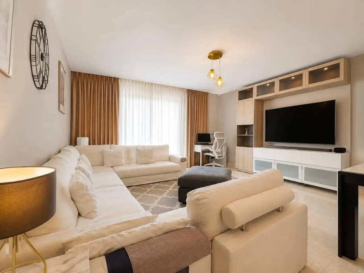 Wohnzimmer von Wohnungen zum Verkauf in Manilva mit Klimaanlage, Heizung und Terrasse