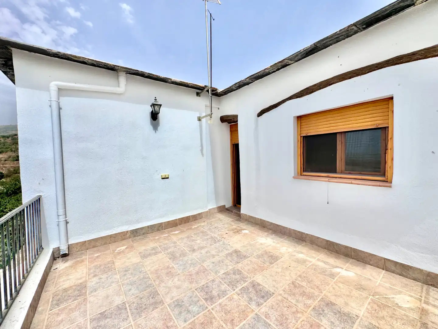 Vista exterior de Casa o xalet en venda en Válor amb Calefacció, Jardí privat i Terrassa