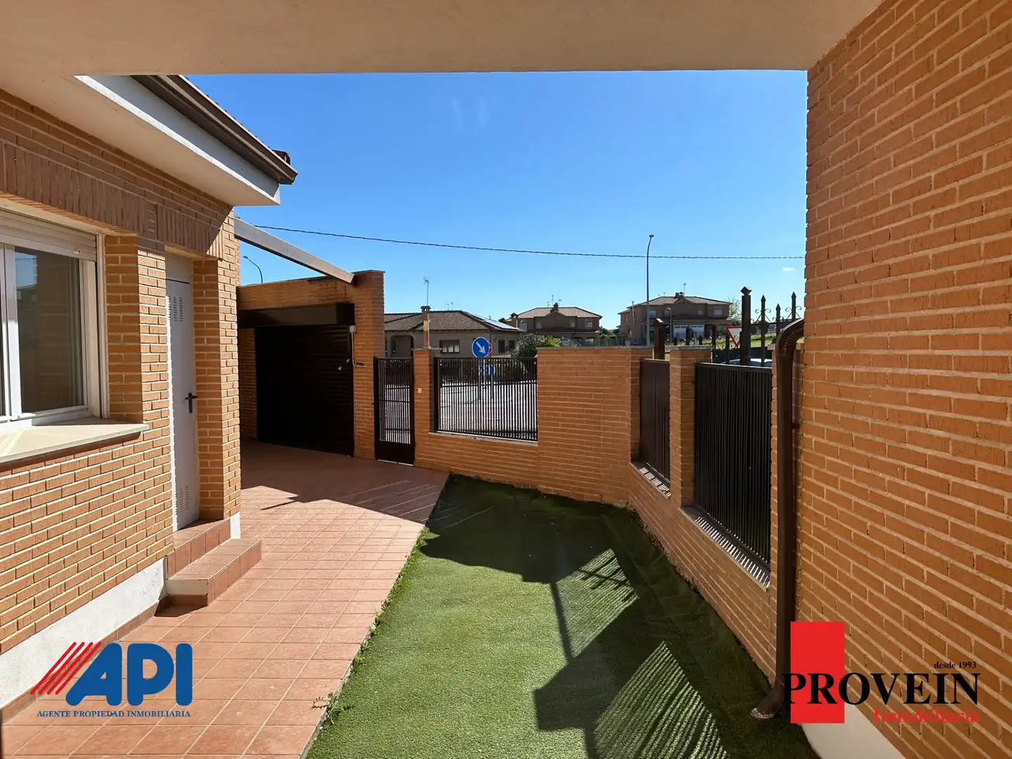 Terrassa de Casa adosada en venda en Santa Cruz del Retamar amb Calefacció, Jardí privat i Forn