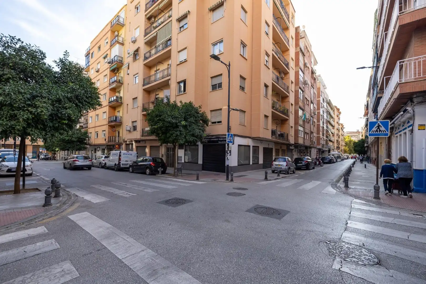 Vista exterior de Local en venda en Granada