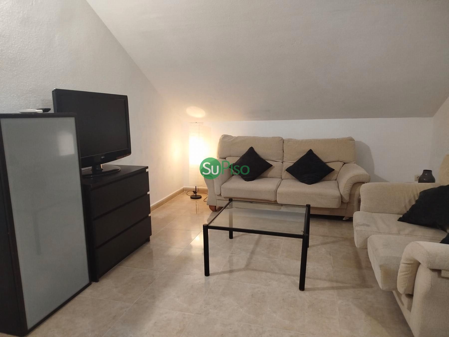 Sala d'estar de Àtic de lloguer en Borox amb Aire condicionat, Calefacció i Terrassa