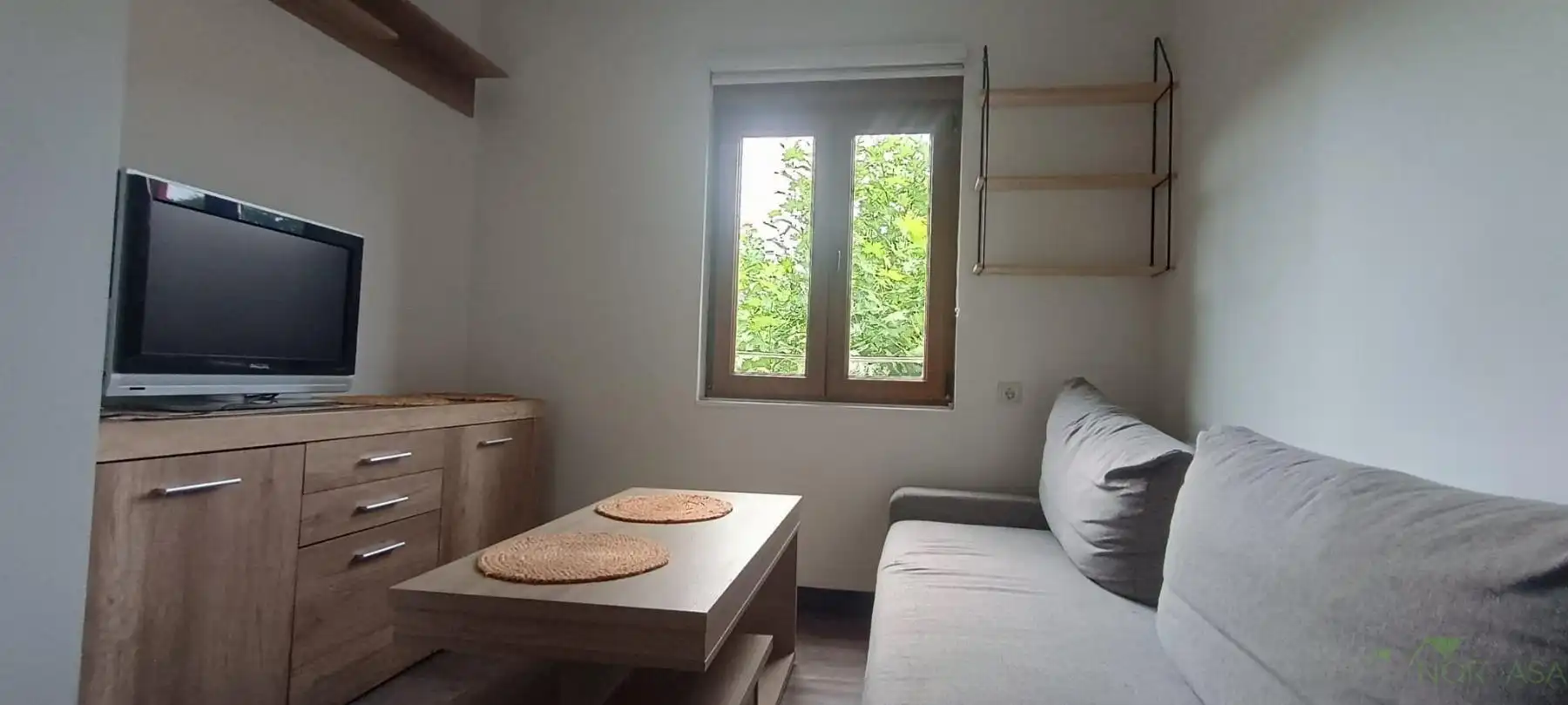 Sala d'estar de Apartament en venda en Oviedo  amb Calefacció i Moblat