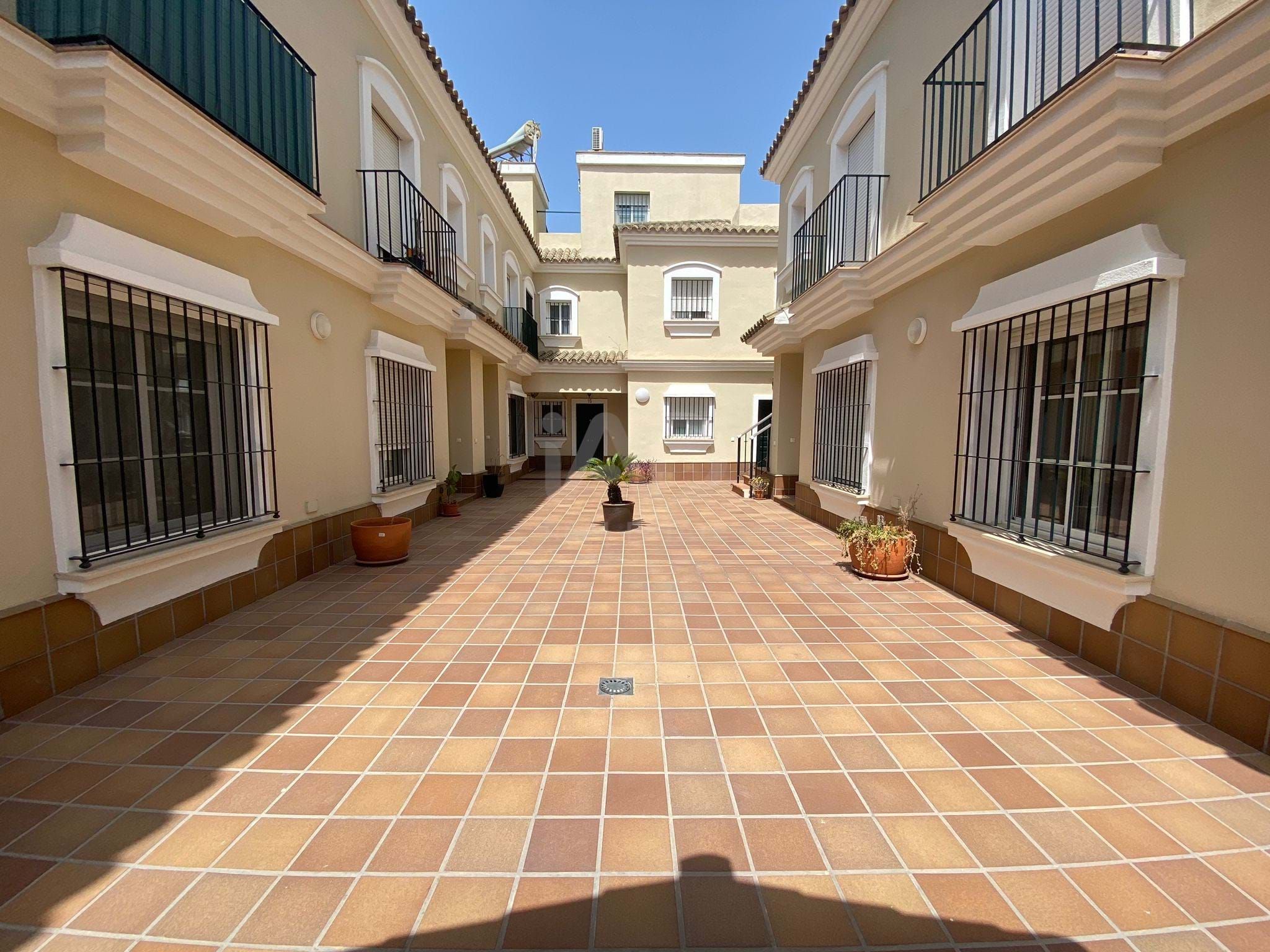 Vista exterior de Casa o chalet en venta en Chiclana de la Frontera con Terraza