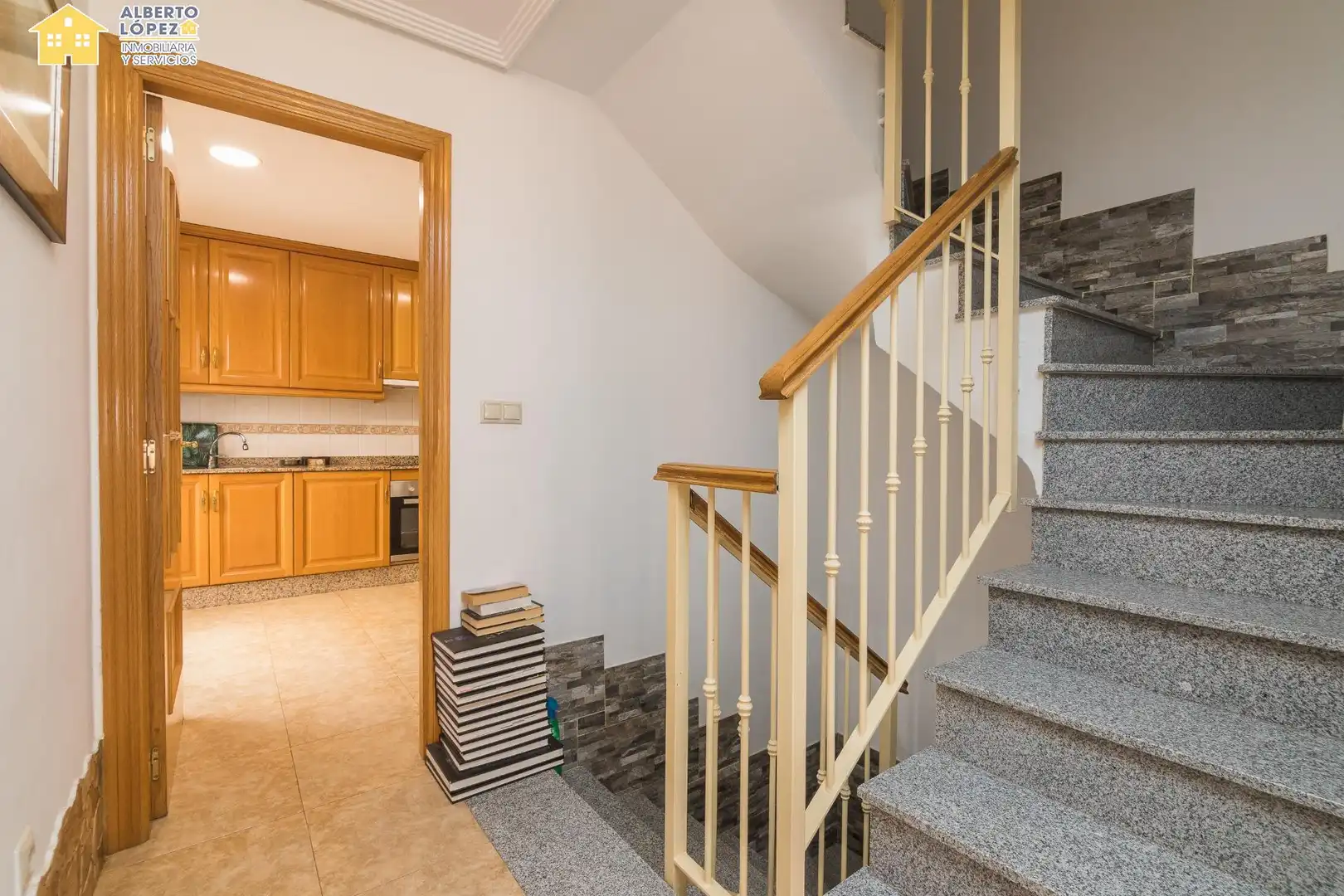 Casa adosada en venta en Elche / Elx con Aire acondicionado, Calefacción y Balcón