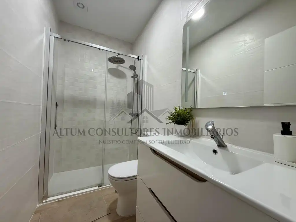 Bathroom of Flat for rent in Sevilla