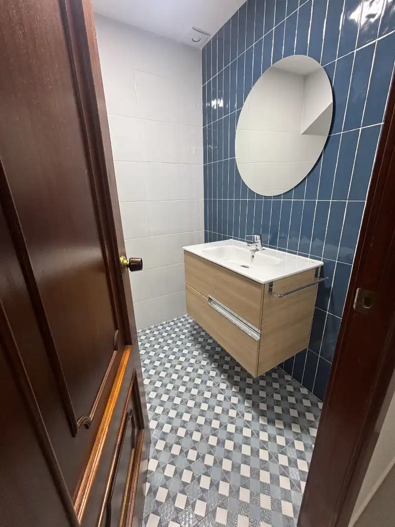 Badezimmer von Wohnung zur Miete in Vigo  mit Ofen
