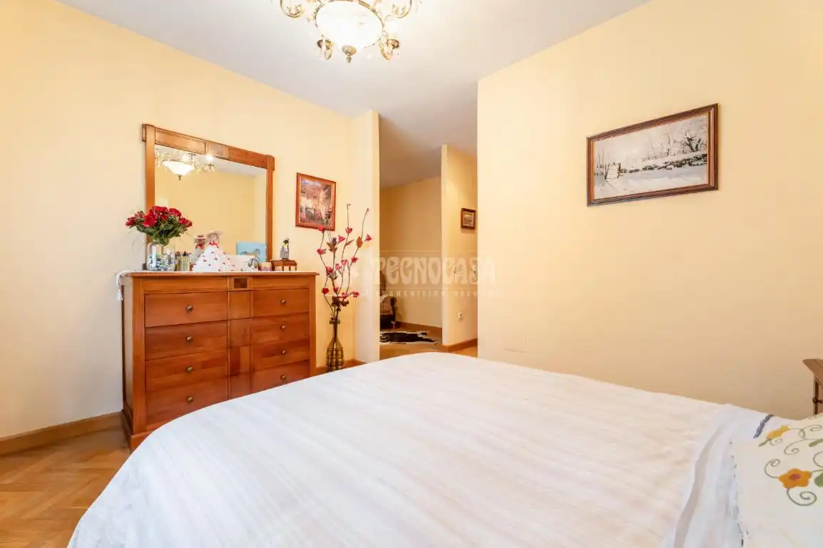Habitación de Casa adosada en venta en Torrelodones con Calefacción, Jardín privado y Terraza