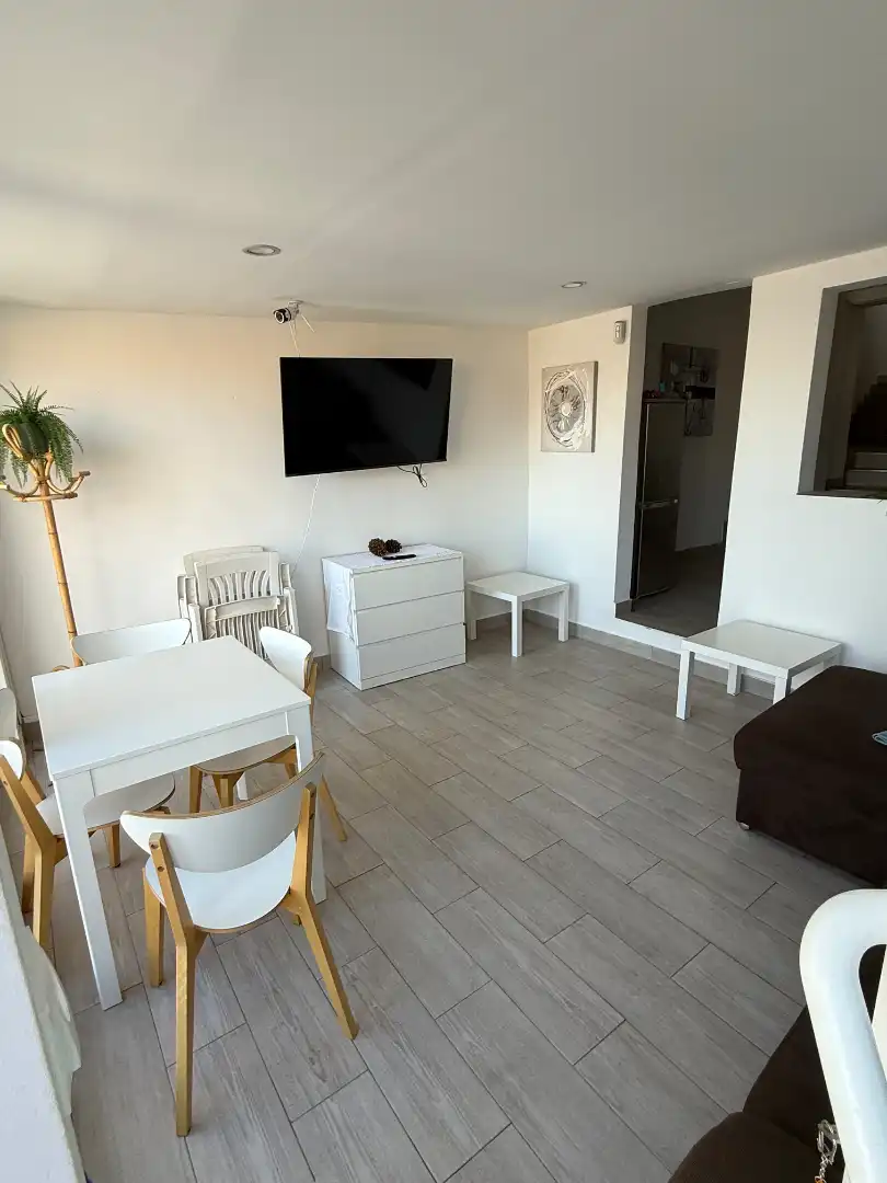 Sala d'estar de Casa o xalet en venda en Arico amb Aire condicionat, Terrassa i Moblat